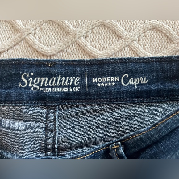 Levi’s Signature medium Wash distressed cropped & cuffed jeans Women’s size 8 - Picture 11 of 15